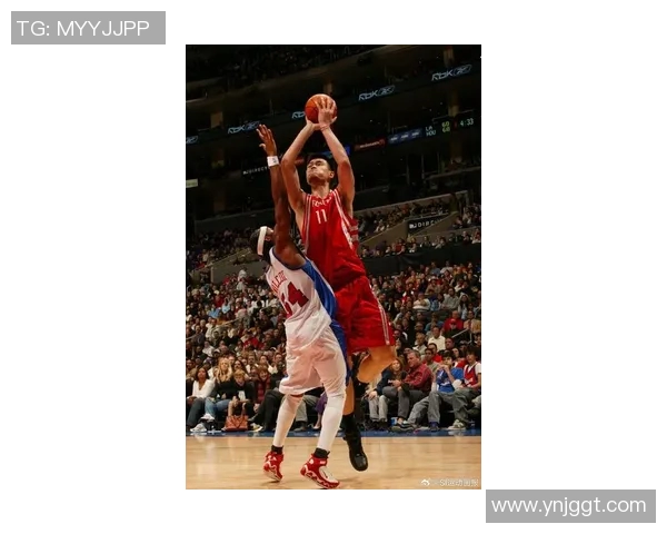 姚明在休斯顿的经典瞬间照片回顾与篮球传奇故事分享 姚明在休斯顿的经典瞬间照片回顾与篮球传奇故事分享