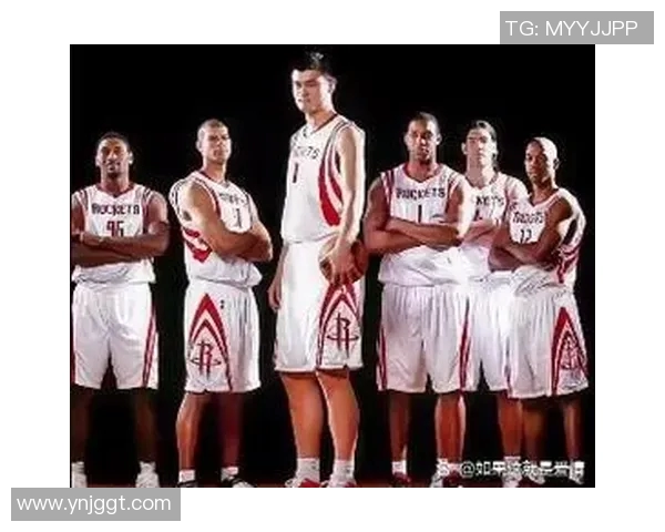 姚明：从最前锋到篮球传奇的辉煌之路与不屈精神