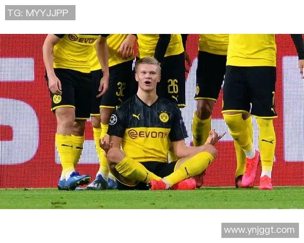 波兰足球明星哈兰德崭露头角引领新一代足球风潮