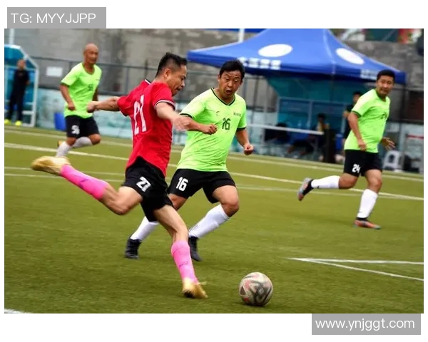 足球巨星跨界挑战篮球赛场精彩瞬间回顾 足球巨星跨界挑战篮球赛场精彩瞬间回顾