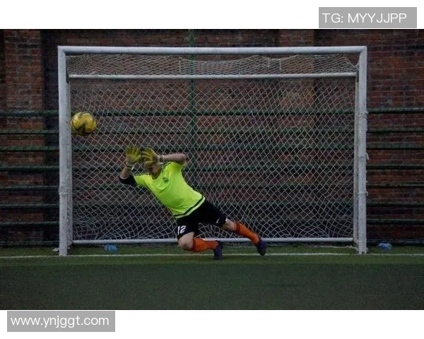 足球明星现场跑位技巧解析视频带你领略顶级球员的战术智慧与运动魅力